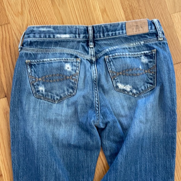 Abercrombie & Fitch 00R - Picture 2 of 2